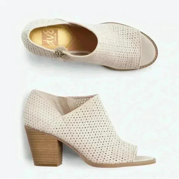 Size 8.5 perforated beige open toed booties from DV8 by Dolce Vita - Picture 1 of 9